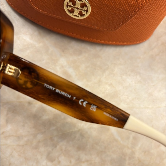 Women’s Tory Burch sunglasses - Picture 7 of 7